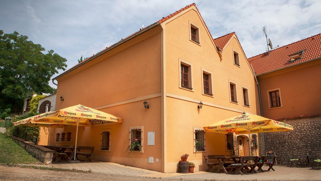 Penzion Zatisi Mikulov Eksteriør billede